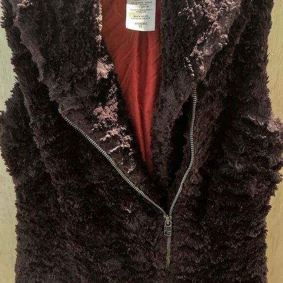 Patagonia Pelage Textured Fuzzy Soft Faux Fur Fleece Vest Top Shirt Purple Sz XS - Picture 3 of 6